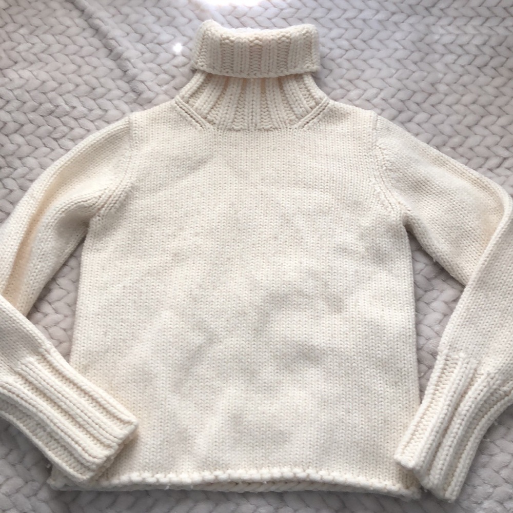 Chunky heavy sweater. Womens. Off white